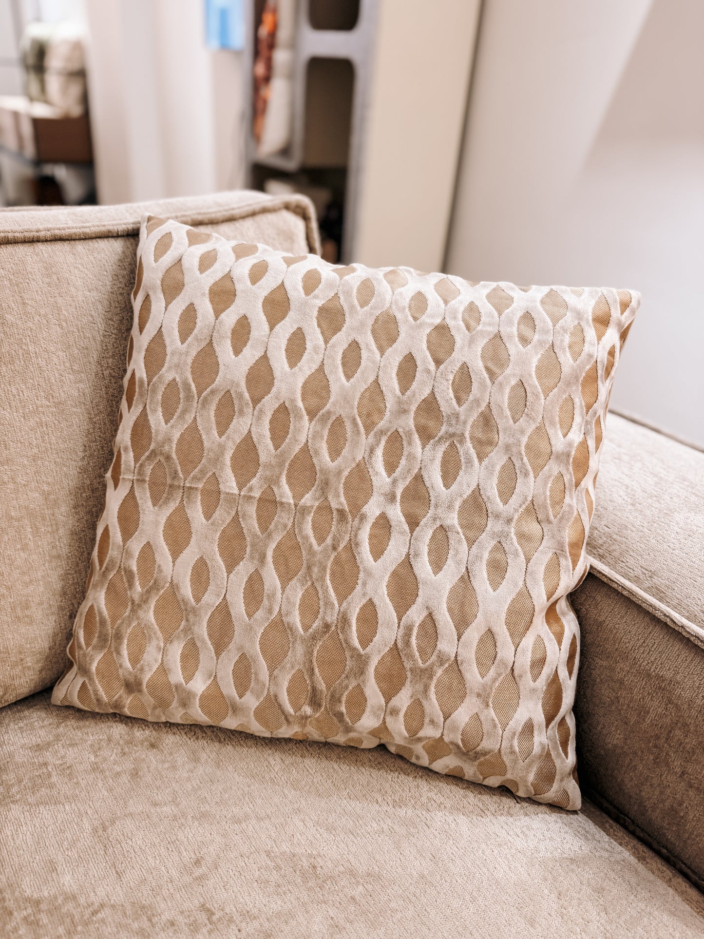 Geometric Velvet Cushion 50 × 50 cm – Includes Inner