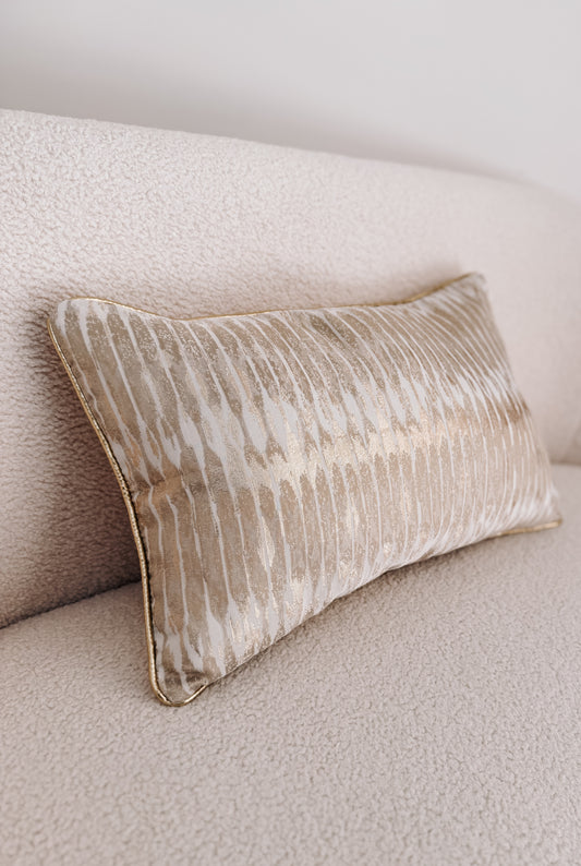 Textured Stripe Lumbar Cushion – gold & Ivory (30 × 50 cm)
