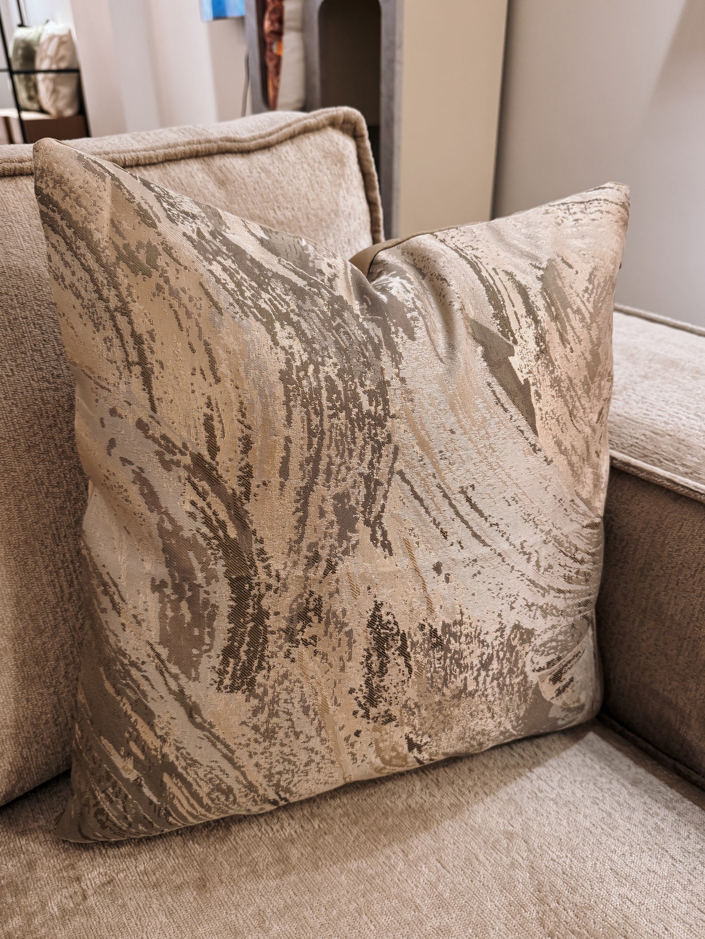 Textured Swirl Cushion 45 × 45 cm – Includes Inner