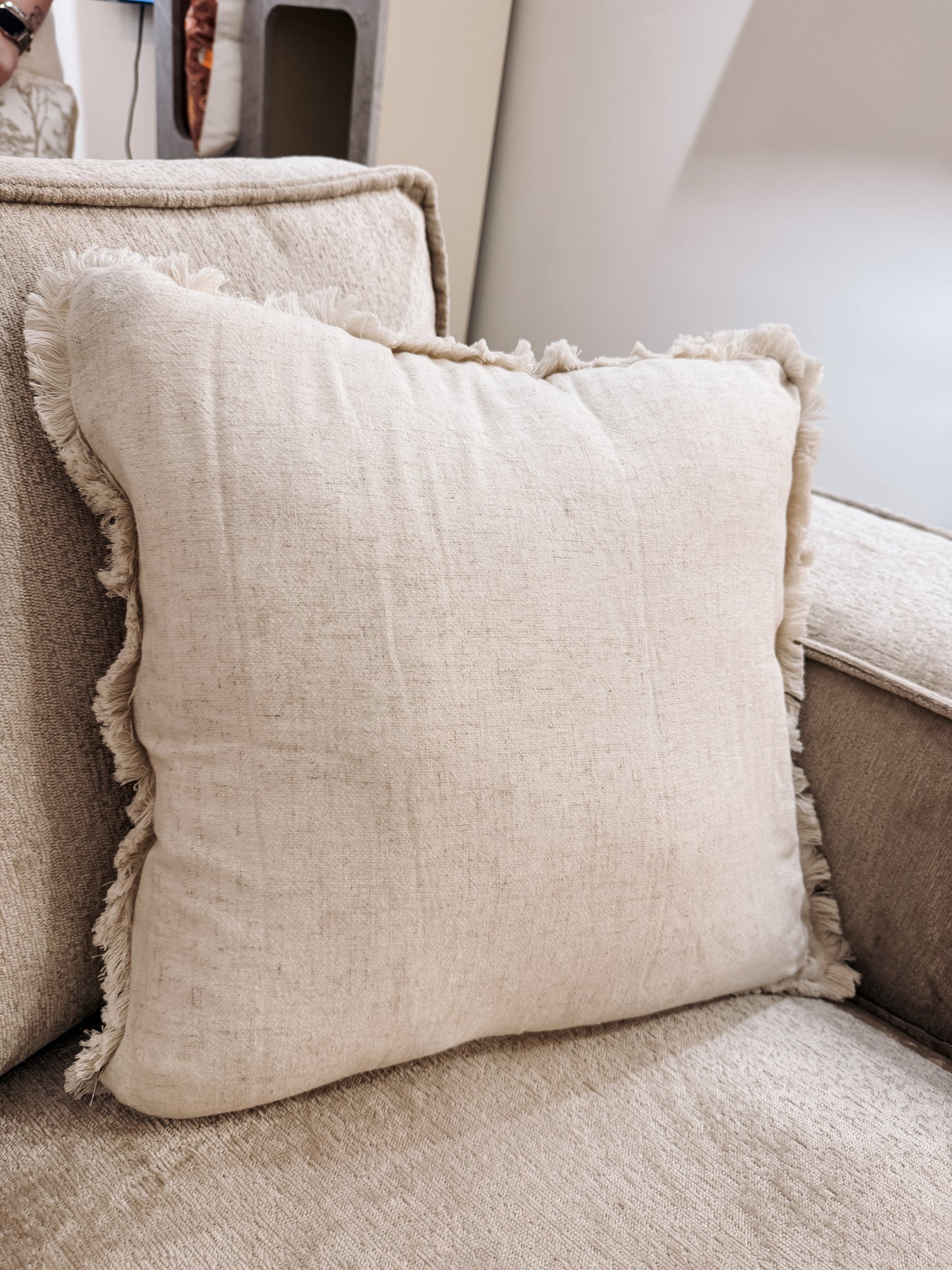 Cream Frayed Edge Cushion – 45 x 45 cm