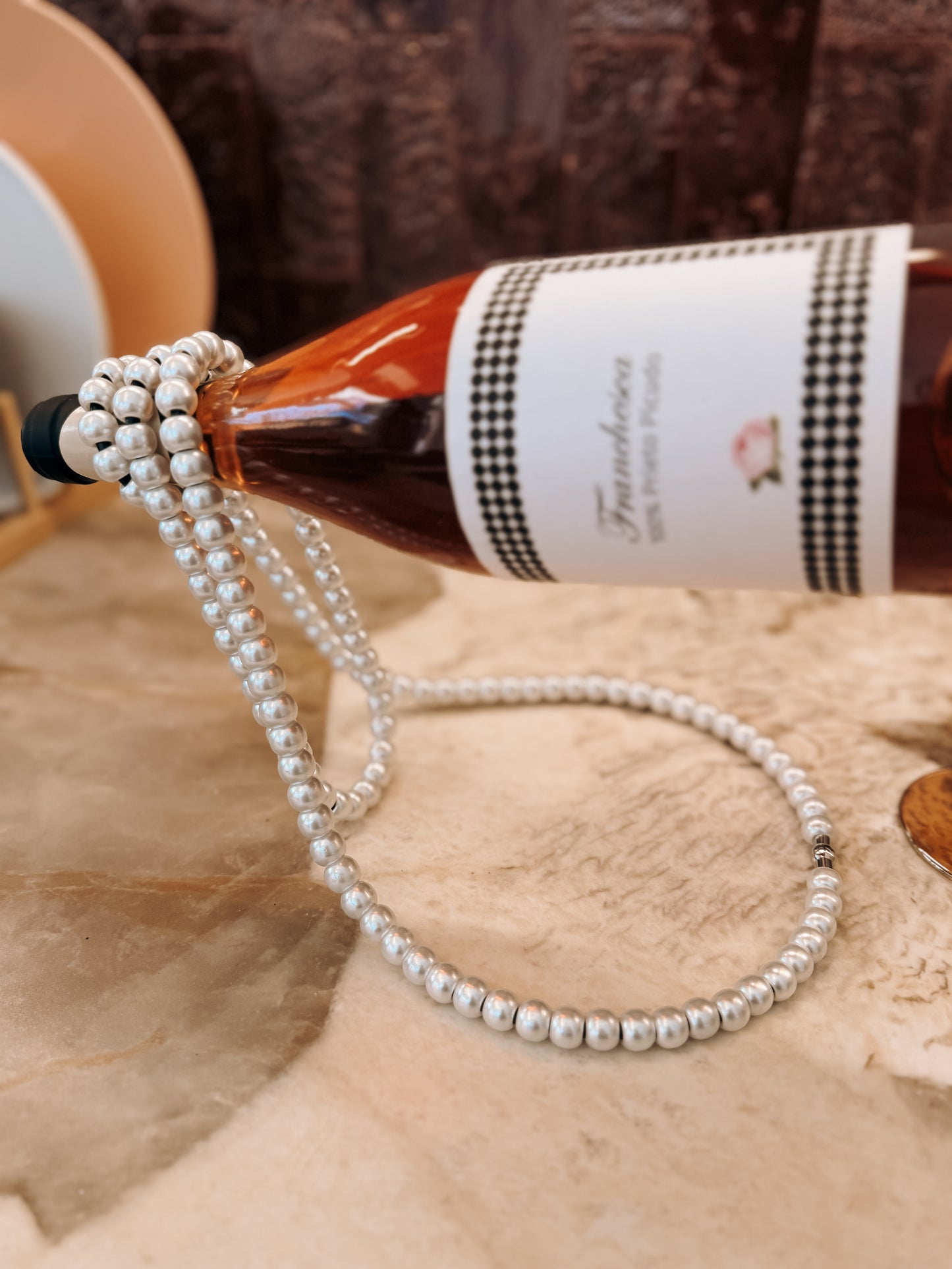 Pearl Illusion Floating Wine Stand